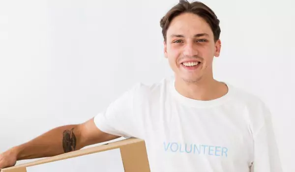 young volunteer with a cardboard box