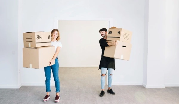 Moving concept with couple holding boxes
